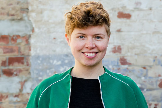 Portrait-Foto von Esther Wawerda